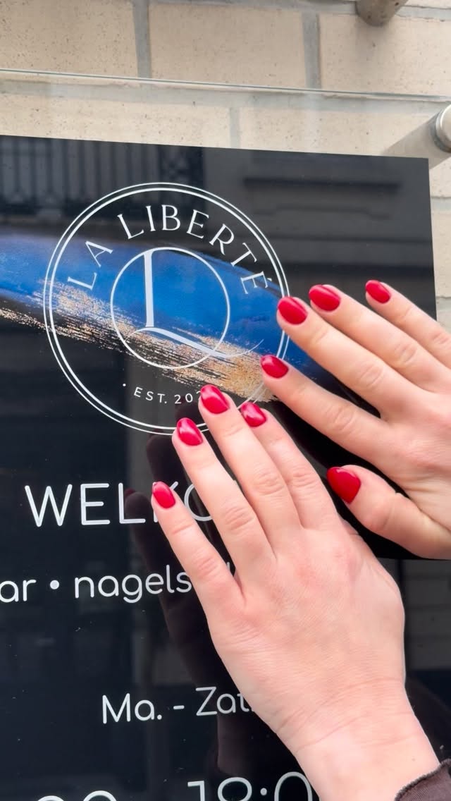 It’s never just a manicure.
It’s how you hold your coffee.
How you reach for your coat.
How you look at your hands - and smile.
La Liberté Antwerp
+32 486 68 39 91
Your moment, perfectly done.♥️