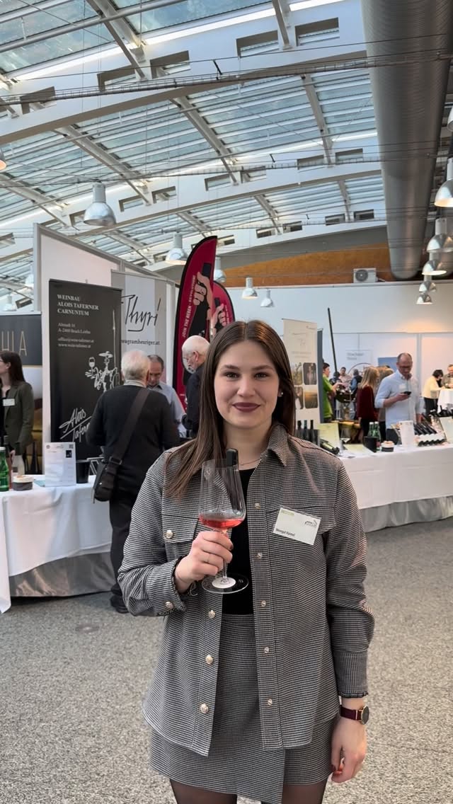 WEIN & GENUSS IS ON!🚀
Neuer Jahrgang. Neue Ideen. Gleiche Leidenschaft.
Wir starten in eine genussvolle Saison – mit Charakterweinen, frischem Spirit und ganz viel Herzblut.❤️🔥
Wein & Genuss – das heißt anstoßen, lachen, entdecken und gemeinsam besondere Momente feiern. 🥂
#jungewildewinzer #weinundgenuss #teamworkmakesthedreamwork #jwwfamily