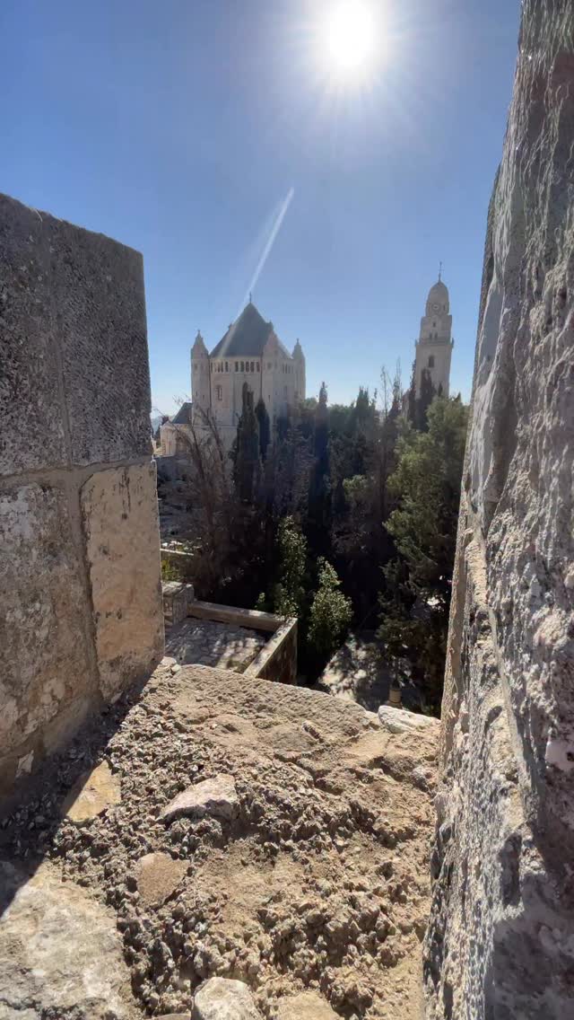 Walking on the walls of Jerusalem you can literally hear the echoes of 3000 years of history. On your next trip to Israel let me show you around in Jerusalem! Contact me for a private tour in Jerusalem!
#israel #tourguide #visitisrael #jerusalem #holyland