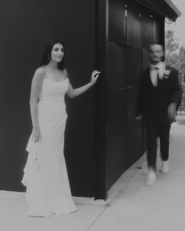 Always running for the thrill of it.
Vídeo | @andorinhafilms
Assistant | @luminous
Photography | @efigenio.studio
Planning | @portoforweddings
Flowers | @alecrimflowerdecor
Venue | @quintadecabanasdouro
Cake | @cristina_sugarartist
Shoes | @christianlouboutin