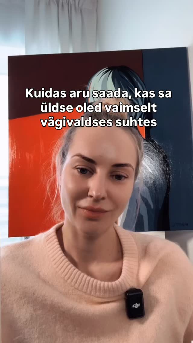 Paljud inimesed ei saa aru, et nad elavad vaimselt vägivaldses suhtes.
Mitte seepärast, et nad oleksid naiivsed või eituses,
vaid seepärast, et psühholoogiline kontroll ei alga karjumise ega keeldudega.
See algab väga vaikselt.
Rohkem selgitamist.
Rohkem enesekontrolli.
Rohkem mõtlemist sellele, kuidas mitte teist inimest ärritada.
Aja jooksul ei küsi inimene enam:
„Kas see suhe on minu jaoks turvaline?“
vaid:
„Mis mul viga on, et ma nii tunnen?“
See muutus ei ole juhuslik.
See on kohanemine keskkonnaga,
kus emotsionaalne turvalisus on ettearvamatu.
🎨 Ka maal minu selja taga ei ole juhuslik.
See on Jaana Tenno töö — kunstnik, kelle loomingut olen aastaid imetlenud.
@jaanatenno_
Kui see video paneb sind hetkeks peatuma ja mõtlema,
siis see tunne on oluline.
Selgus algab sageli just sealt.
#vaimnevägivald
#kontroll
#suhe
#lahutus
#nartsissist