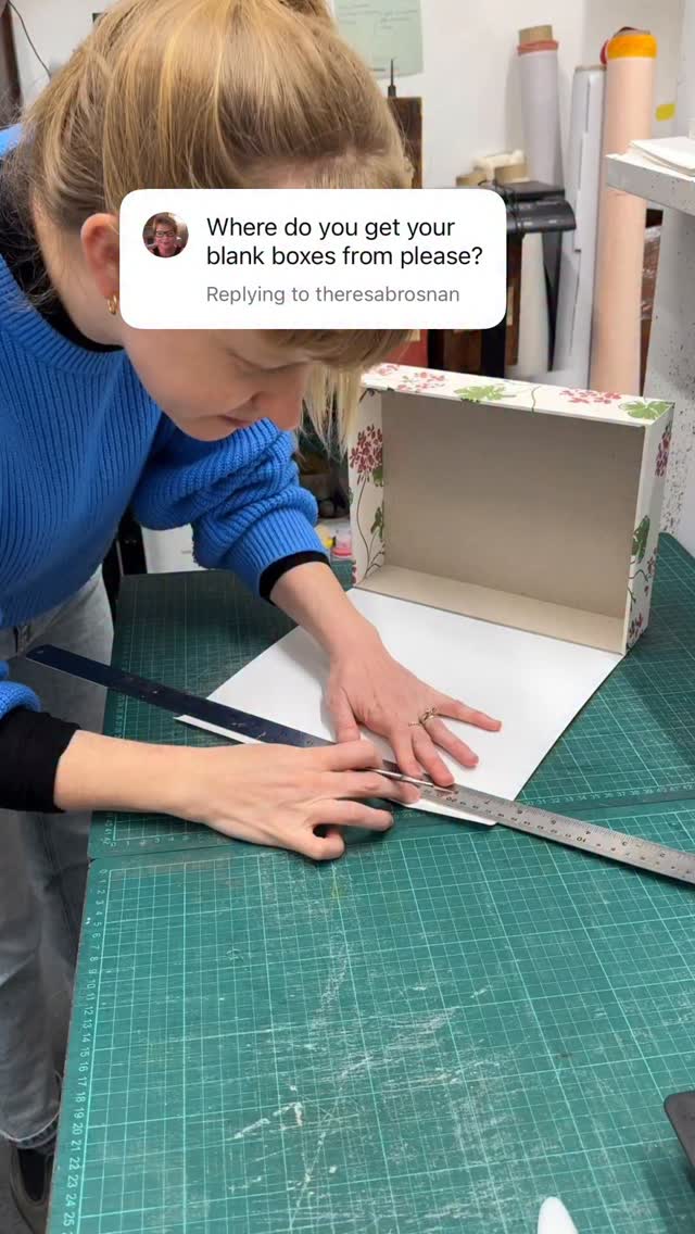 Every box is made to bespoke dimensions, all the parts meticulously mapped out and cut to size, then carefully constructed 🧱✂️ This collection for designer @sophieharpley was covered in her beautiful geranium wallpaper! 🌺