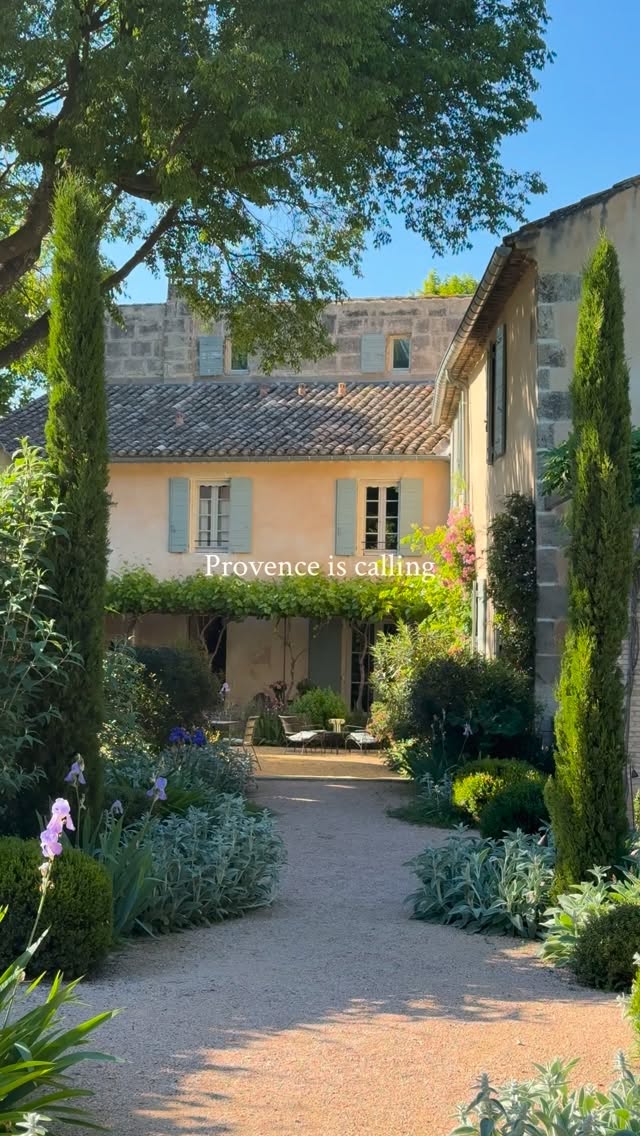 Provence is calling 🌸🍃 @maslegaudre
.
.
#igfrance #provencefrance #alpilles #provenza #visitprovence