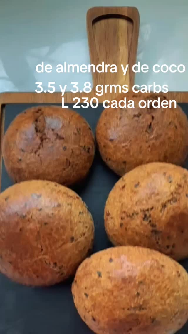 🥯✨ NUEVOS PANES KETO ARTESANALES ✨🥯
Sin gluten • Sin harinas refinadas • Hechos en pequeños lotes
Ahora puedes elegir entre nuestras dos opciones keto:
🌰 Pan Keto de Harina de Almendra
Suave, esponjoso y perfecto para hamburguesas o sándwiches.
👉 3.5 g de carbohidratos por pan
🥥 Pan Keto de Coco
Textura firme, ligeramente más aromático, ideal para desayunos o tostadas.
👉 3.8 g de carbohidratos por pan
📦 Presentación: Bolsa de 5 panes
💰 Precio: L 230
Elaborados con ingredientes reales, altos en fibra y pensados para quienes buscan reducir carbohidratos sin renunciar al pan.
📲 Escríbenos al 9202-9713 para poner tu orden. Entregamos los viernes de cada semana.
#amarantobakeryhn #panartesanal #pansingluten #panketo #BajosEnCarbohidratos