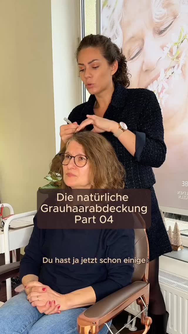 Teil 04 | Paket 3 - Von Chemie auf Natur ✨
Wir mischen jede Bestellung persönlich für dich an. 🥰
🌱 Gehe dazu einfach auf lockenelite.at
🌱 Lege die Pflanzen-Haarveredelung in den Warenkorb
🌱 Schließe den Bestellvorgang ab
🌱 Anschließend bekommst du eine Mail von uns mit einem Fragebogen zu deiner Ausgangssituation und zukünftigen Wünschen.
🌱 Den ausgefüllten Fragebogen inklusive Bilder von deinen Haaren schickst du uns per Mail retour, somit können wir deine Mischung zusammenstellen, je nachdem, was möglich ist. 😊
Alle Infos auf lockenelite.at ✨
#pflanzenhaarfarbe #natural #naturfriseur #grauehaare #haarefärben #lockenelite #wien