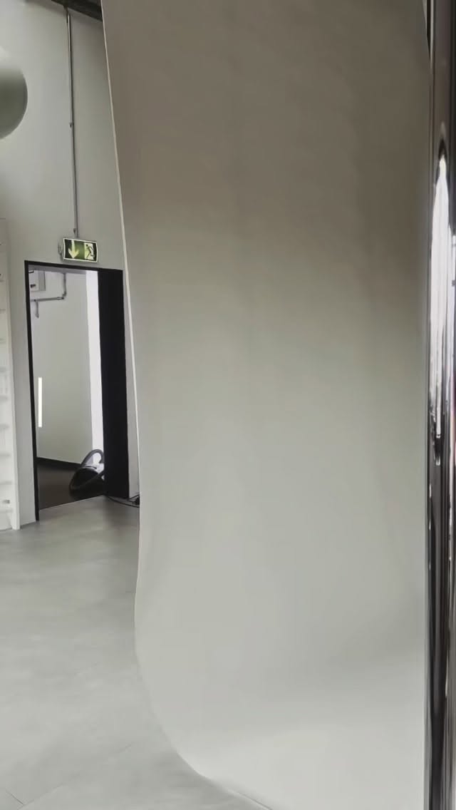 Behind the scenes from today’s shoot 🎥
With our special guest, the wonderful
@rodrigo.tavella 🤍
#behindthescenes #studioshooting #polefitness #poledance