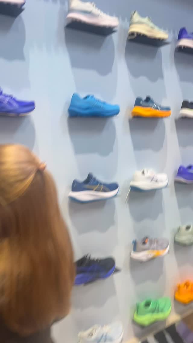 Running show - the ânutritionâ!@nationalrunningshow Here are a few photos from the show.
This was the show of functional foods, flavours and ingredients to tempt your tastebuds and appeal to those looking for health & performance benefits. All great, as it means less artificial ingredients.
There were also a tonne of electrolytes, gels and powders. Happy to share my opinion if you ask me.
Flavours and ingredients like:
Ginger (my favourite!)
Turmeric
Beetroot
Caffeine
Just remember that if youâre choosing fuels before and during endurance exercise itâs really about:
(1)What you tolerate and have tested, and (2)Health and performance benefits are a welcome bonus and shouldnât be ignored.
For recovery Iâd be looking for products as healthy as possible as itâs your chance to get nutrition in. I donât just mean carbs and proteins, but vitamins, minerals, fibre and so on.
Maybe not as you finish your race (you can always try some fruit juice), but certainly in your first meal at the table if you can. Then you carry this on for the week until your next adventure đââď¸
If youâre doing the slower and longer endurance events then the higher energy bars could be useful and there were a couple that caught my attention. @realmealuk @veloforte @mountainfuel_uk
Anything else I missed?
#sportsnutrition #nutritionist #functionalmedicine #runner #running