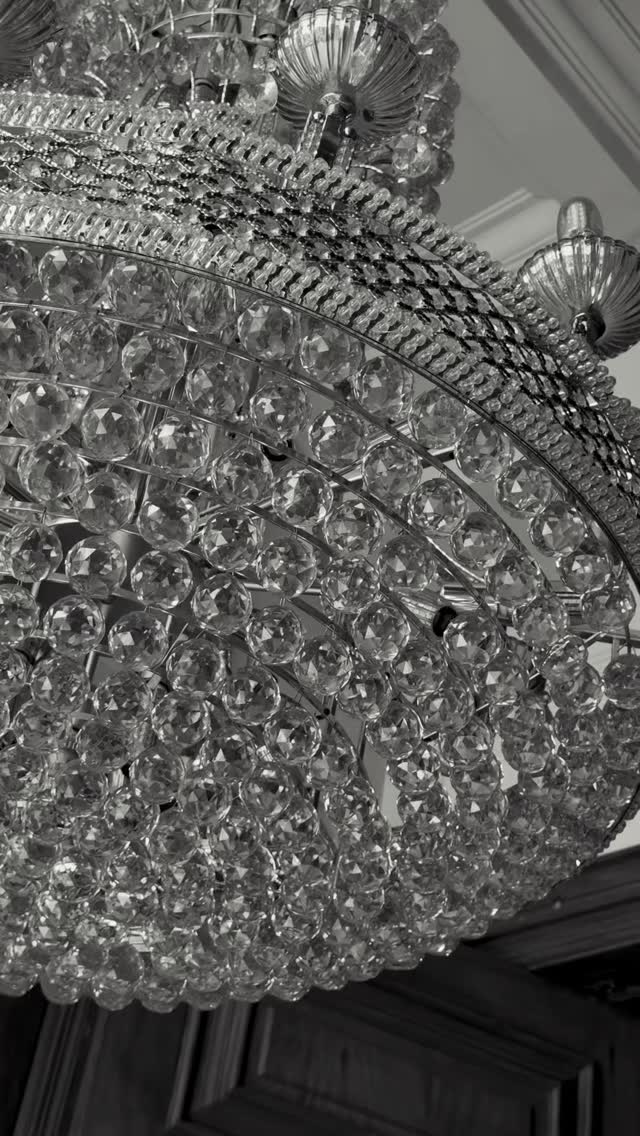 Meu caro e gentil seguidor,
a sociedade se reúne.
Em clima de Bridgerton, chegou o grande baile da temporada 2025: a Premiação Estrelas Archi. 🎻✨
Um novo ano começa, os rumores começam a circular e uma pergunta ecoa entre os salões… quem serão os diamantes desta temporada? 💎