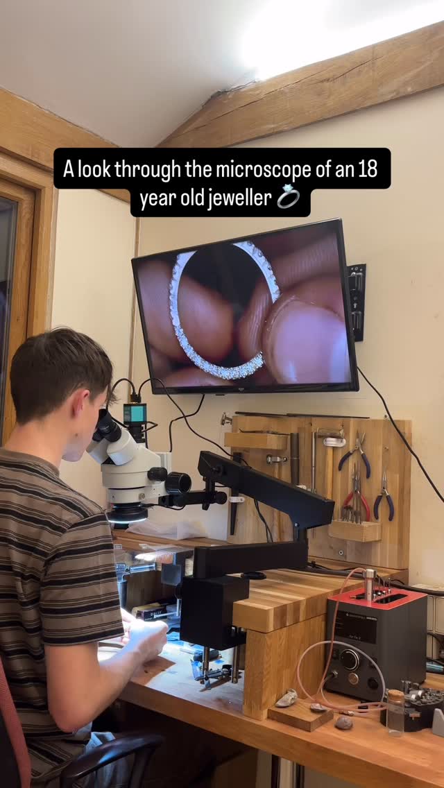 Still no SD card but microscope content is coming soon !
.
.
.
#customjewellery #customengagementring #jewellery