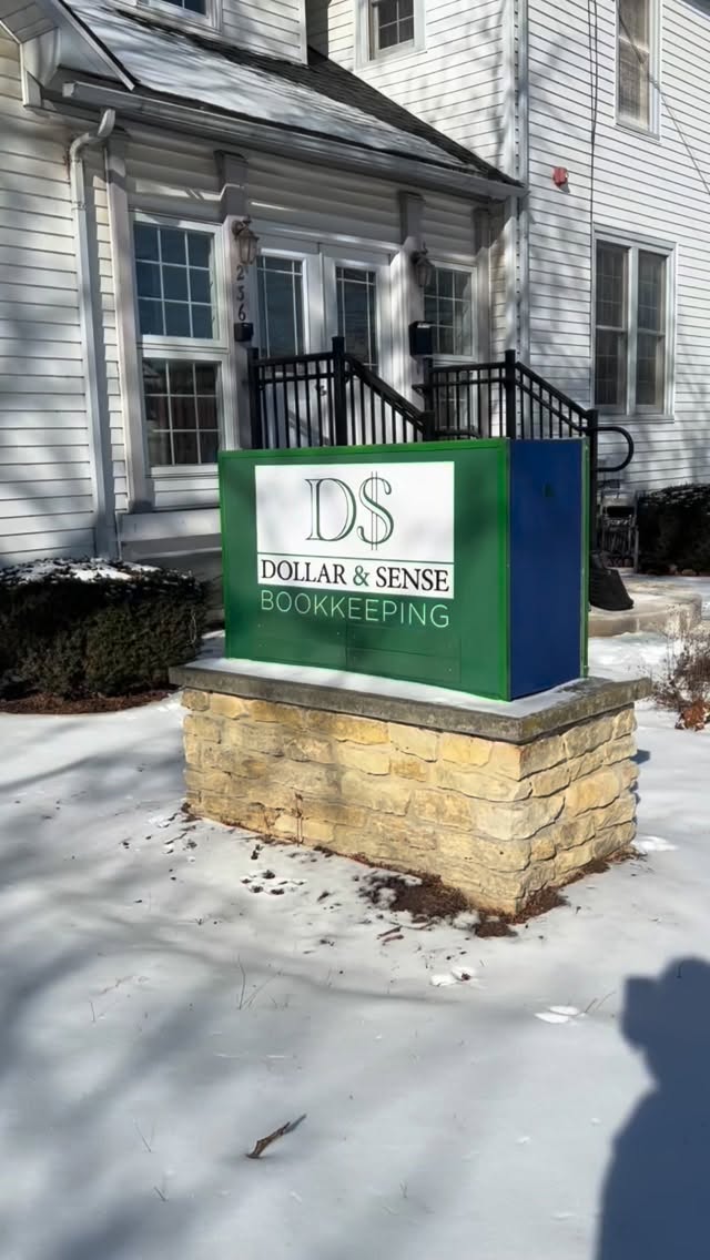 POV: the client wants a pic outside but their office is 72 and sunny ☀️
#shootwithkatie #bataviail #genevail #stcharlesil #commercialphotography