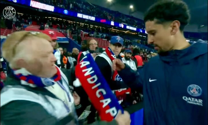 @marquinhosm5 est venu dans la tribune Handicap-PSG à la rencontre de nos adhérents : dédicaces, autographes, photos 🔴🔵
Toujours un plaisir de recevoir nos joueurs dans notre tribune, c’est important pour nos adhérents !
Marqui est reparti avec l’écharpe de notre association
#marquinhos #psg #parcdesprinces #handicappsg