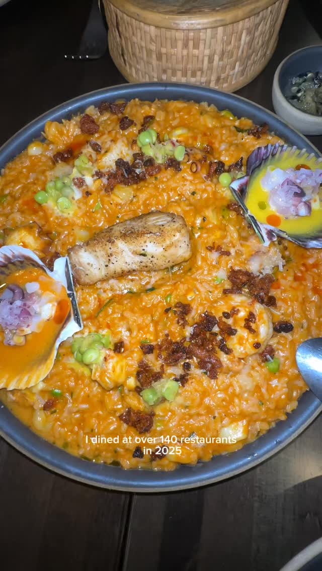 Top restaurant moment of 2025 🏆 Matilda’s paella was unforgettable, and Clandestino was the perfect nightcap🍸
#chicago #chicagofood #chicagofoodie #chicagorestaurants #chicagodinner