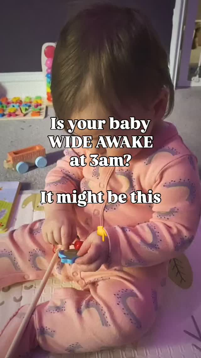 Has your little one experienced split nights? Did it pass quickly, or did it linger for a while? 💬 let me know in the comments…
🌙 𝗧𝗼𝗼 𝗺𝘂𝗰𝗵 𝗱𝗮𝘆𝘁𝗶𝗺𝗲 𝘀𝗹𝗲𝗲𝗽
Sleep pressure (the biological drive to sleep, largely regulated by adenosine) can only build so much in a 24-hour period. If your child is oversleeping during the day for their age, the body may simply not have enough sleep pressure to sustain consolidated night sleep — leading to a long, alert wake overnight.
Simply put: the brain says, “I’ve had enough sleep… something needs to change.”
🌙 𝗧𝗵𝗲 𝗯𝗮𝗹𝗮𝗻𝗰𝗲 𝗮𝗻𝗱 𝘁𝗶𝗺𝗶𝗻𝗴 𝗼𝗳 𝘀𝗹𝗲𝗲𝗽
Even when total daytime sleep looks “age-appropriate,” when that sleep occurs matters just as much as how much.
For example, a 10-month-old sleeping 10:00–10:30am and 2:30–4pm may technically be getting an appropriate total (around 2-2.5 hours), but sleep too late in the day can reduce circadian drive for night sleep — making it harder to maintain a continuous stretch overnight. This can reduce motivation for night-time sleep and increase the likelihood of a split night.
🌙 𝗔 𝗻𝗼𝗿𝗺𝗮𝗹 𝗱𝗲𝘃𝗲𝗹𝗼𝗽𝗺𝗲𝗻𝘁𝗮𝗹 𝗽𝗵𝗮𝘀𝗲
Split nights can also appear during periods of rapid brain development — when babies are learning new motor or cognitive skills. During these phases, the nervous system is highly stimulated, and if your little one wakes happy, alert, chatty or practising new skills, settling them can feel almost impossible. This isn’t behavioural — it’s neurological.
🌙 𝗧𝗵𝗲 𝗻𝗲𝗲𝗱 𝘁𝗼 𝗱𝗿𝗼𝗽 𝗼𝗿 𝗿𝗲𝗱𝘂𝗰𝗲 𝗮 𝗻𝗮𝗽
When a baby or toddler is ready to drop a nap (often the morning nap or a late afternoon nap), split nights are a very common sign. If daytime sleep needs have reduced but the schedule hasn’t caught up yet, that excess sleep often shows up as night-time wakefulness — even if nights were previously settled.
💡 A few extra things to consider
• Circadian rhythm maturity
• Bedtime that’s too early or too late
• Sudden schedule changes
• Developmental leaps or increased sensory
input
#motherhood #babysleeptips #parenting #newparent #londonmums