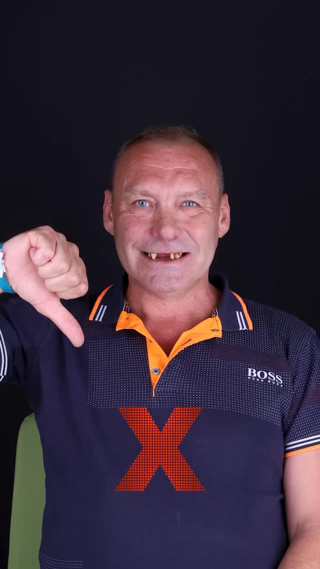 Als Vitalij vor 3 Monaten zum ersten Mal die Sirius Denta Klinik betrat, war unser Ziel klar:
ein stabiles, ästhetisches und langlebiges Lächeln.
🔹 Tag 1:
In nur einer Sitzung wurden 12 Implantate eingesetzt. Damit unser Patient seinen Alltag ohne Unterbrechung fortsetzen konnte, erhielt er am selben Tag provisorische Zähne.
🔹 Zweite Phase:
Nach der präzisen Abdrucknahme wurde eine hochstabile Titanium-Bar-Unterkonstruktion vorbereitet.
🔹 Finale:
Darauf wurden 26-gliedrige Zirkonkeramik-Zähne eingesetzt – eine perfekte Verbindung aus Ästhetik und Funktion.
Bei Sirius Denta erneuern wir nicht nur Zähne, sondern Lebensqualität.
Im Rahmen des Gesundheitstourismus bieten wir einen von Anfang bis Ende geplanten, komfortablen und sicheren Behandlungsprozess.
#siriusdental #implant #smileturkey #healthytourism #smiledesign