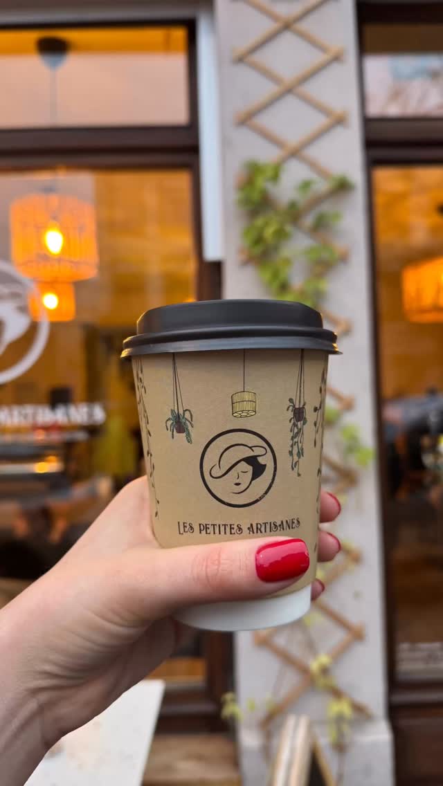 Notre manière d’être avec toi tout au long de la journée, et de te tenir chaud. ☕️❄️
Take away aux Petites Artisanes.
#lespetitesartisanes #takeawaycoffee #coffeeshopgeneve #geneve #wintervibes coffeevibes