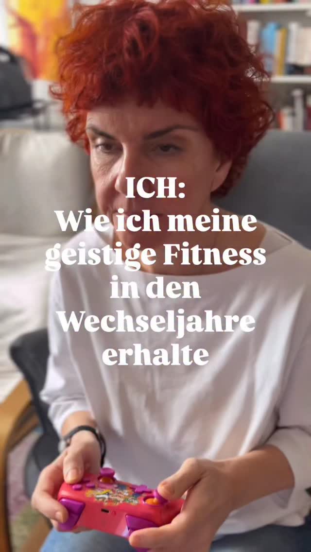 Zocken in den Wechseljahren?
Ja. Und zwar mit voller Absicht. 😎
Was nach Zeitvertreib klingt, ist in Wahrheit Gehirntraining:
Studien zeigen, dass die Gehirne von Gamerinnen im Schnitt 4–6 Jahre jünger sind als ihr tatsächliches Alter!
Warum?
Weil Gaming fordert. Reaktion, Strategie, Fokus, Kreativität – genau das liebt unser Gehirn.
Und ganz ehrlich: Wenn geistige Fitness Spaß macht, bleiben wir auch dran 🎮🧠✨
👉 Wie trainierst du dein Gehirn – bewusst oder unbewusst?
Schreib’s in die Kommentare und markiere eine smarte Frau, die das sehen sollte.
#wechseljahre #glitzernstattschwitzen #wowstattwäh