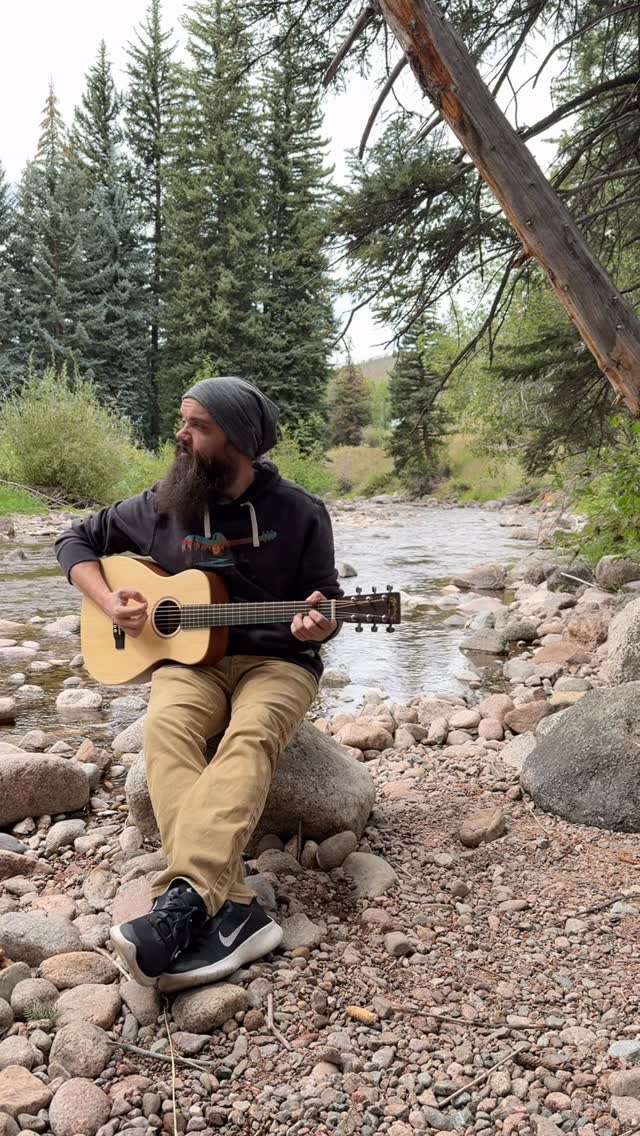 I could have trimmed this video, but the beginning made me laugh 😆
Here’s a John Mayer song I’ve been playing for years, I think it’s about responsibility. Enjoy “Who Says” on your Sunday afternoon.
#acoustic #cover #johnmayer #colorado #beard