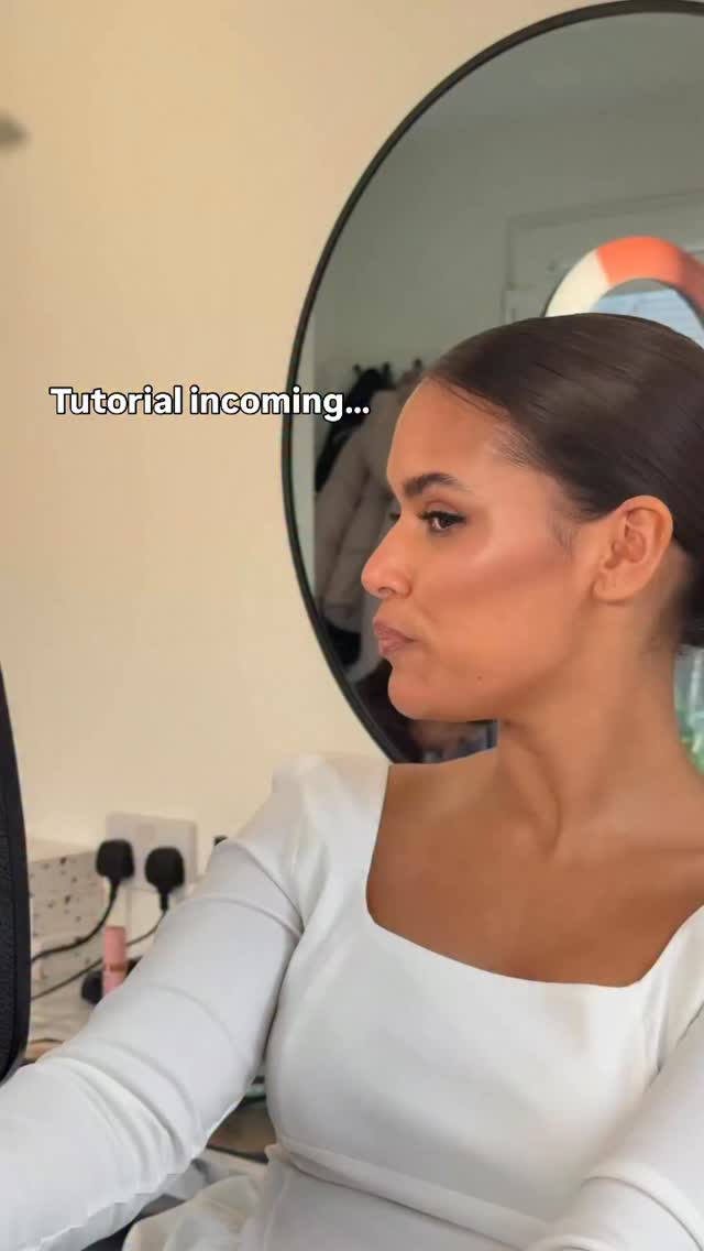 Comment “Mica” and I’ll send you the full product list with discount codes 🩷
Hair by the lovely @staciegoodwinbridalhair and gorgeous model @mica_visuals 🫶
#hertfordshiremakeupartist #destinationmakeupartist #londonmakeupartist #glowingskin
Natural bridal makeup
Glowy wedding makeup
London makeup artist