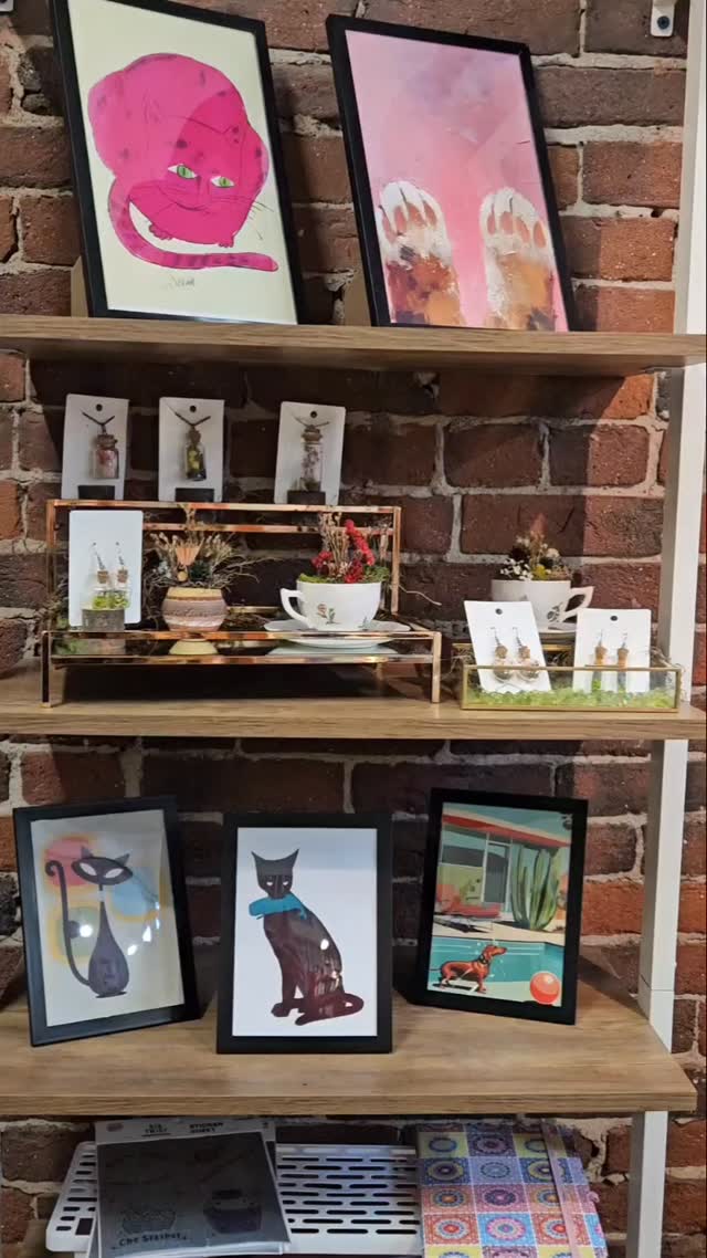 Great news!! My flower jewelry is now available at @whodoesntwantthat in downtown Concord.
This adorable store is worth the trip, full of fun stuff that will literally make you say "who doesn't want that?!?"
#shopsmall #concordnh #driedflowers #handmadejewelry