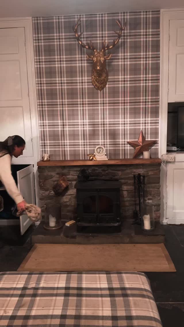 My favourite evening routine, lighting the fire 🔥
Thank goodness we’re officially halfway through the week!
Hoping you’re all having a lovely Wednesday evening ❤️
#cottagecore #countrysideliving #slowliving