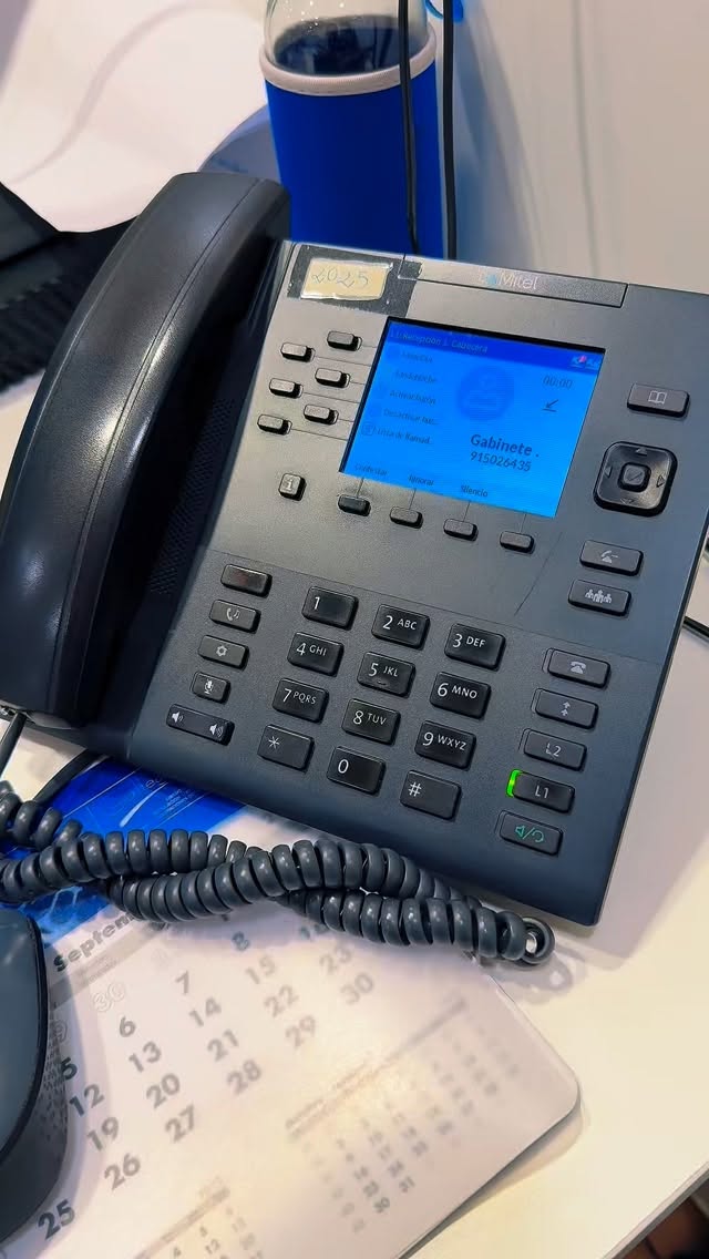 Todo empieza con una llamada 📞
Con una voz amable, tiempo para escucharte y ganas de ayudarte.
Porque tu nueva sonrisa empieza cuando decides dar el primer paso… y en Coppel Dental estamos ahí desde el principio.