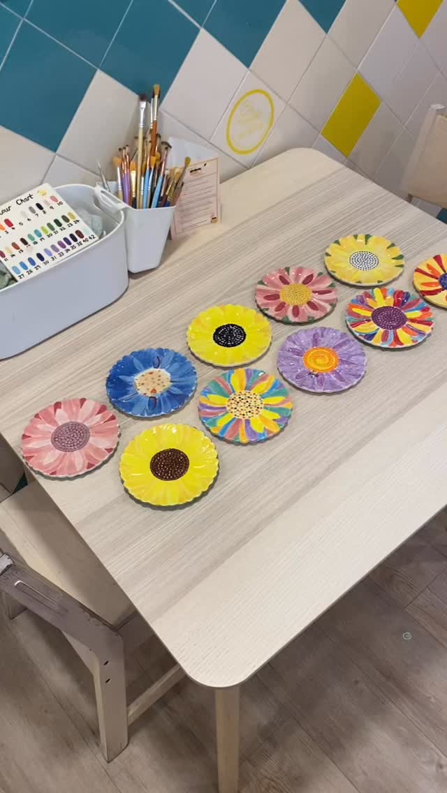 🌻 These cute sunflower plates arrived last week and it is safe to say, they’re here to stay 🌻 these are just what we need on a gloomy Tuesday