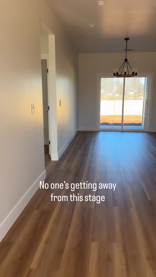 I don’t believe in empty houses.
I believe in homes that tell a story. 🏡✨
Every stage = intentional, elevated, and designed to sell.