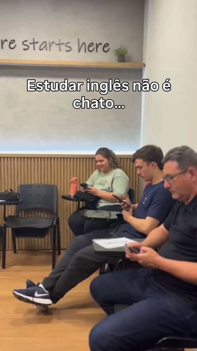 Estudar inglês não é chato.
Chato é viajar e não conseguir viver a experiência inteira! ✈️🗣️
Se isso já aconteceu contigo, talvez o problema nunca tenha sido o inglês, foi o método. Aproveita as últimas vagas do semestre e #VEMPRAEAGLE 🦅💙🇺🇸
#ingles #inglesonline #aprenderingles #intercambio #viagem