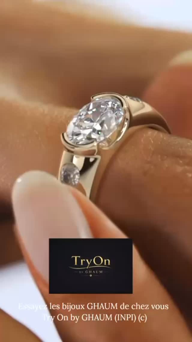 Essayez vos bijoux sans sortir de chez vous ✨
Avec TryOn by GHAUM, testez nos créations directement depuis votre smartphone.
Un bijou, sur vous.
Avant même de le porter dans la vraie vie.
La joaillerie devient intuitive, personnelle et sereine.
Parce qu’un bijou se choisit avec le cœur… et avec justesse.
Cliquez sur le bouton gris TryOn et la magie s’opère 🙏🏻❤️
#GHAUM #TryOnByGHAUM #JoaillerieModerne #LuxuryTech #EssayageVirtuel BijouxÉthiques