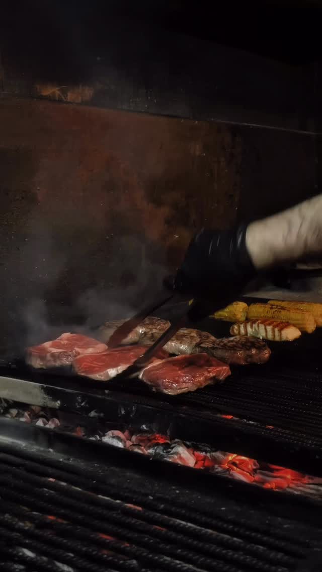 If it’s your first time in Siga La Vaca, our head chef will usually recommends the Meat Platter, that offers 4 different cuts. Ribeye, Striploin, Kill of the Week, Hanger.
We serve it in two sizes, for 4 or for 6 people, made for sharing. 🔥
Add a few sides for the table and you’ll leave properly satisfied.