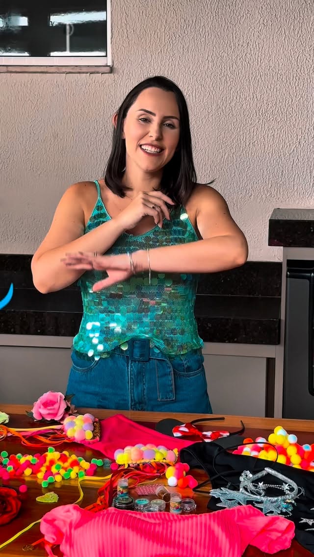 🎭 Pré-Carnaval de Contagem: a cidade já está em movimento
Nos dias 7 e 8 de fevereiro, Contagem vive o Pré-Carnaval com programação espalhada pela cidade, blocos de rua, música, cultura e atividades pensadas para diferentes públicos — jovens, famílias e crianças.
Organize-se, chame quem vai com você e acompanhe os canais oficiais da Prefeitura para conferir os horários e locais certinhos de cada atração.
Contagem já está no clima.
Agora é só viver. 💜🎶
#PréCarnavalDeContagem #CarnavalNosBairros #Cultura #CidadeViva #Contagem