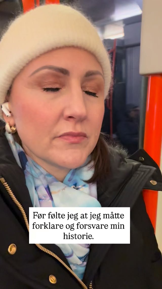 Før følte jeg at jeg måtte forklare og forsvare min historie.
Nå står jeg i den – og andre kjenner seg igjen. ❤️
Dette er ikke et øyeblikk.
Det er en modningsprosess.
Å gå fra å bære…
til å være.
Fra å bevise…
til å leve sant.
For meg har det handlet om å la hjertet få lede –
med grenser, verdighet og kjærlighet i praksis.
Hvis du kjenner deg igjen, er du ikke alene ♥️
Du er velkommen akkurat som du er.
✨ Fra traumer til drømmer ✨
#modningsprosess #levefrhjertet #livsreise #helingipraksis
#sannhet autentiskliv indrearbeid traumetilvekst
bevisstliv kvinnekraft ledelsemedhjerte 33energi
fraTraumerTilDrømmer dinhistorieteller duernokal