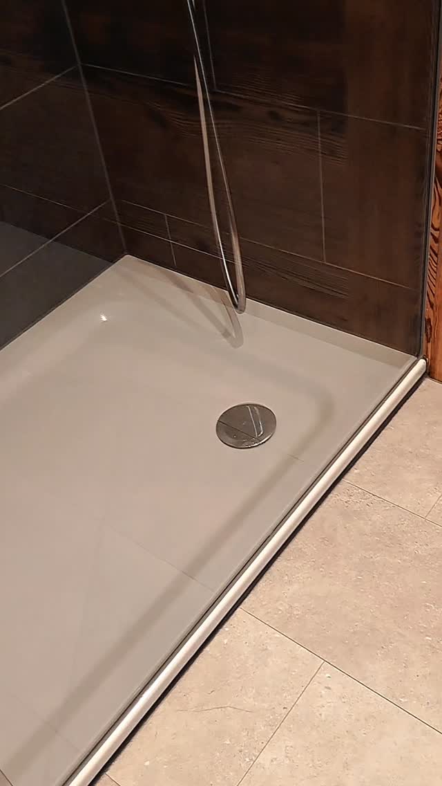 #duschtrennwand #badrenovierung #sichtschutz #innendesign #folientechnik
