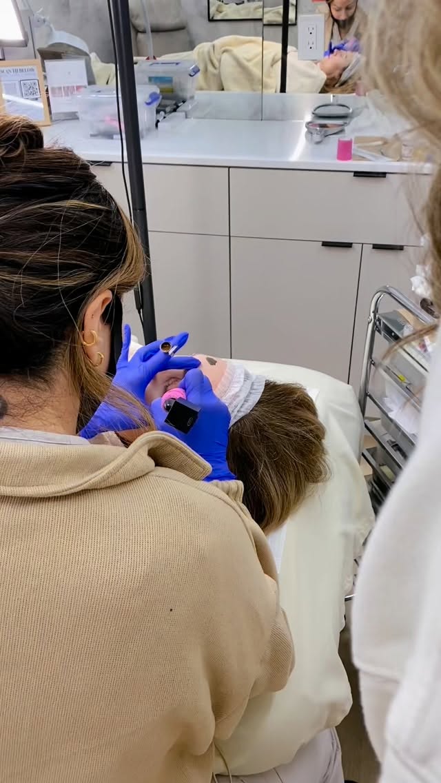 If you love the look of filled-in brows but hate doing them every morning…
Powdered brows are your sign 👀
Soft shading, no harsh lines, long-lasting results.
👆🏼Video shows results right after, brows are intended to lighten up in the next few weeks — stay put for an update!
Powdered Brows by @theglowupstudio___
𝘔𝘺 𝘉𝘦𝘢𝘶𝘵𝘪𝘲𝘶𝘦
📧info@mybeautiqueinc.com
☎️416 399 6388
🖥️www.mybeautiqueinc.com
#powderedbrows #brows #vaughan #beauty #makeup