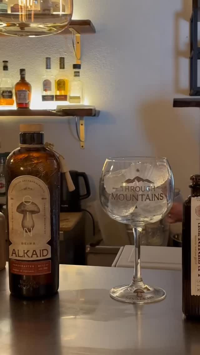 When we set out on our research trips, we have our to-do and to-taste lists. Then, we get there, and bam–an unexpected discovery! We’ve started calling these wonderful finds small batch surprises. On a recent trip to the Fundão area, we were introduced to Gin Alkaid, a passion project by @throughmountains.gin. The artisan gin is infused with Boletus Endulis, a mushroom that grows in the region. The drink’s namesake is the village of Alcaide, where a major mushroom festival is held every autumn. We love how this community prizes their mushroom culture and finds inspiration in it to create. If you’re a fungi lover like we are, read about the time we faced torrential rain to go foraging in Alcaide. It’s on our blog at portugallesstraveled.com
#portugal #ginandtonic #gin #foodtour #smallbatchsurprises