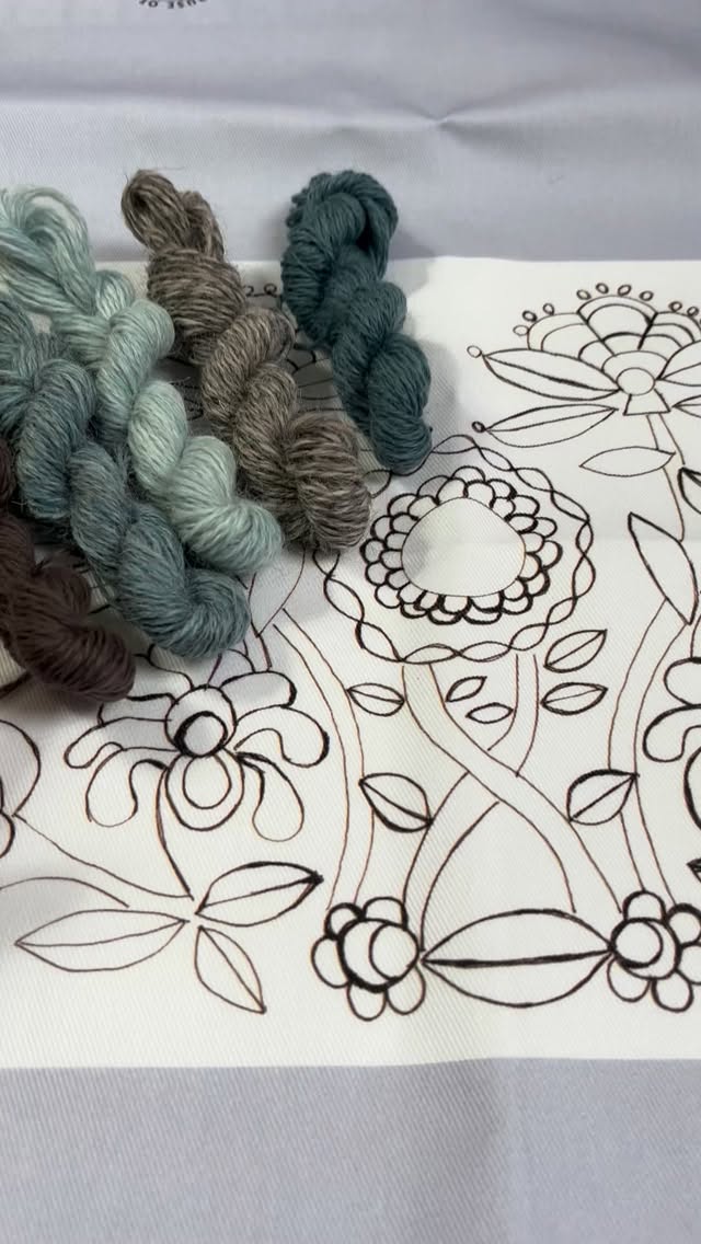 New embroidery design .... It's the old favourite design, Sunflower. This time it has been printed on a different fabric with a new colour palette.
It's a limited edition release, let me know if you'd like to reserve one.
#handembroidery #woolembroidery #sunflower