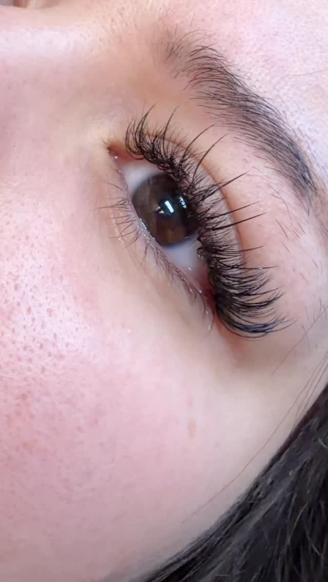 💁♀️Kim K volume lashes #wellingtonlashes #eyelashextensions #nz #wellington #volumelashes
