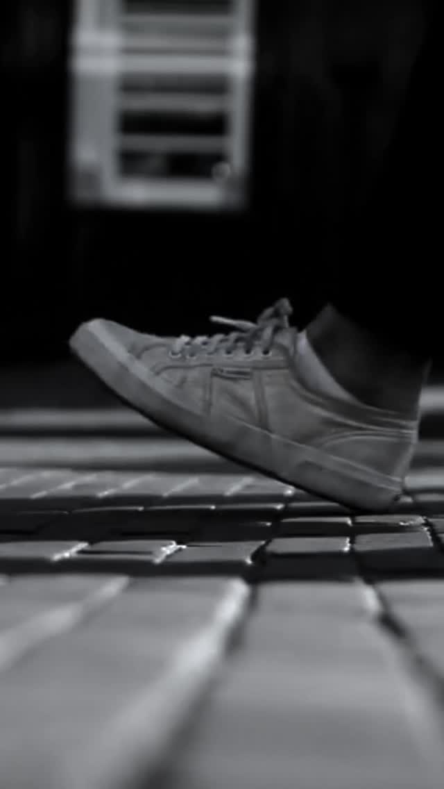 Wenn es im Kopf zu laut wird, singt mich ein kleiner Vogel zurück in die Stille.
Und daraus entsteht gerade etwas Neues:
„Stille Post“ - eine kleine Postkarten-Serie 💌
Vielleicht ist sie auch für dich so ein kleines Zurück-ins-Jetzt …🤍
#stillepost #postkartenliebe #singvögel #hierundjetzt #stillemomente