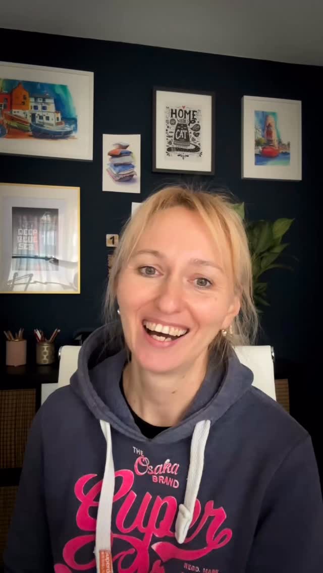 I decided to stop waiting and just do it. No perfection, just one small brave step.☺️❤️
What would your first step be, my friends?
#bravebrushes #myfirstreel #artistofinsta #daretocreate #daretobeyou