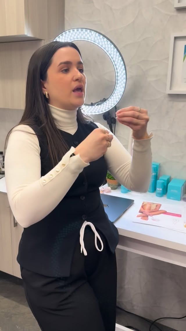 @victoria.co2lift educating us on co2lift and itās ability to cut the downtime after procedures. Available next week, come in for a treatment or pic one up to try at home š