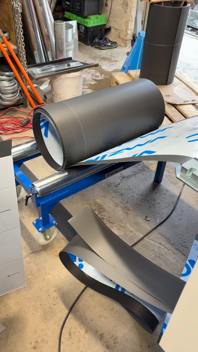 Ab sofort ziehen wir unsere Scharen selbst 😉💪. #struppmannbedachungen #scharen #stehfalzdach #stehfalz #dachdecker @schlebachmachines