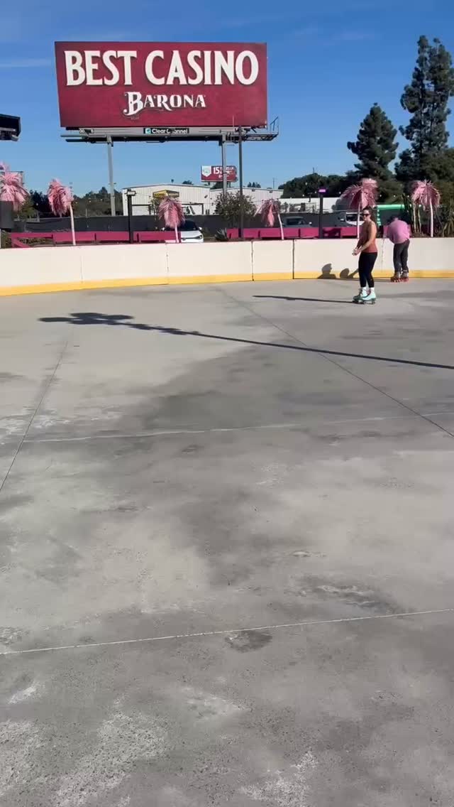 You took your dose yesterday.
Today for lunch you had smoked salmon, bell peppers with a drizzle of dressing, and seeded crackers.
Soon after, you feel nauseated. Heavy. Off.
So you move less. You drink less. Dinner doesn’t sound good, so you skip it.
One day? Fine.
But repeat this pattern and now you’re dehydrated, low energy, missing protein, falling short on fiber, and constipated. Energy drops even more.
What triggered it?
That “healthy” meal was higher in fat. Fat slows digestion. GLP-1s also slow digestion.
Together, that’s a setup for nausea.
This is the kind of root-cause breakdown I do with clients. We look at what actually happened and adjust so one meal doesn’t derail the whole day.
If you want help structuring meals so you feel better and still get results, comment STRUCTURE and I’ll send you my free GLP-1 Starter Guide.