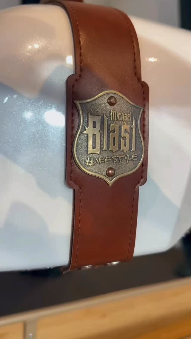 ✨ NOUVEAUTÉ À LA MAISON MMM.✨
Le vélo Michael Blast fait son entrée chez Merci Madame Monsieur…
Une pièce au design intemporel, en blanc et bois, pour une harmonie parfaite entre élégance, modernité et esprit lifestyle.
Plus qu’un vélo, c’est un objet de caractère.
Un souffle de liberté.
Une signature.
À découvrir dès maintenant en boutique
📍 66 rue de Fontenelle – Rouen
Du lundi au samedi, 10h – 20h
Merci Madame Monsieur
Votre deuxième maison 🤍
@fitchbike @lanicheboutique