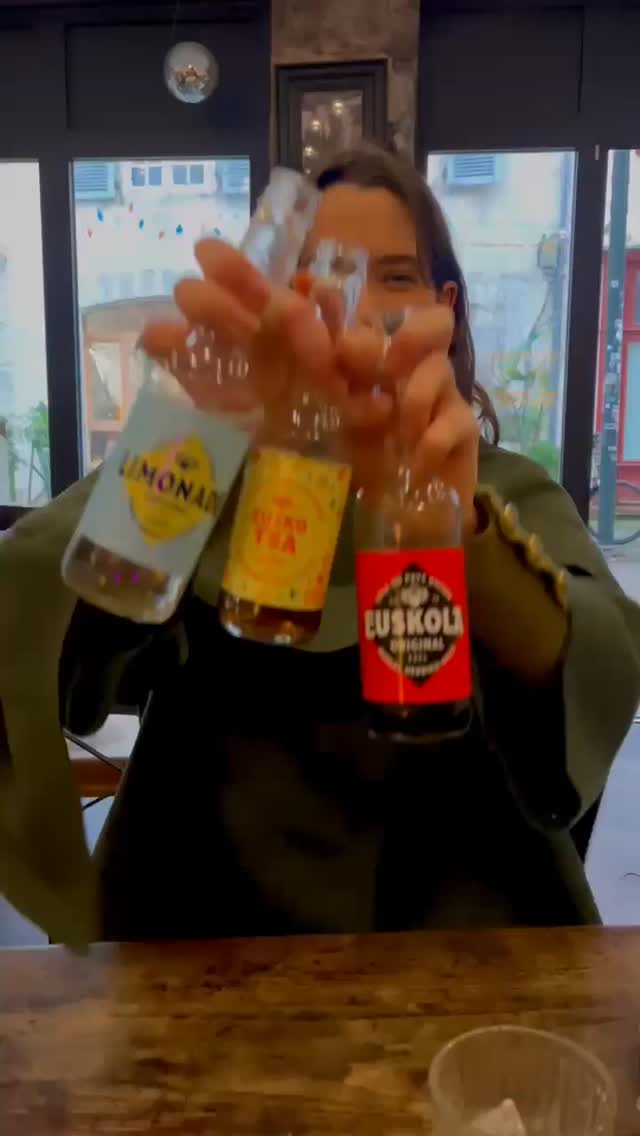 Euskola chez Blondie 🥤
Bonne nouvelle : chez Blondie, il y a toute la famille Euskola 🧡
Les iconiques, et même les petits nouveaux fraîchement arrivés 👀
Vous prenez lequel avec votre menu ?
~
Berri ona : Blondie ostatuan, Euskola famili osoa bada 🧡
Gure izarrak, eta orain arribatu diren berria ere bai 👀
Zein hartzen duzue zuen menuarekin ?
~
Buena noticia: en Blondie está toda la familia Euskola 🧡
Los icónicos, y también los recién llegados 👀
¿Cuál eliges con tu menú?
#euskola #innovations #euskalherria #kola