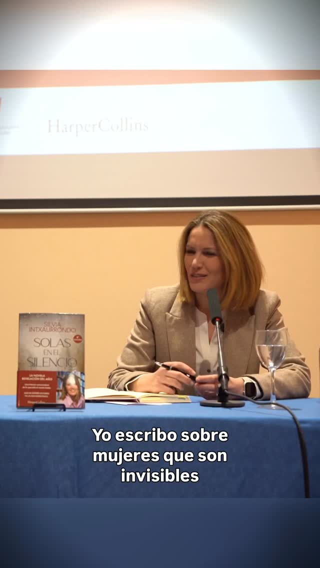 Hai unha semana @sintxaurrondo presentaba « Solas en el silencio » no Hotel Araguaney, unha historia que ven a espertar conciencias, visibilizar o talento das mulleres e cuestionar o lugar que queremos ocupar ante as inxustizas 🌍 E ti, decides mirar cara outro lado? Algo que podemos aplicar ó panorama internacional actual.