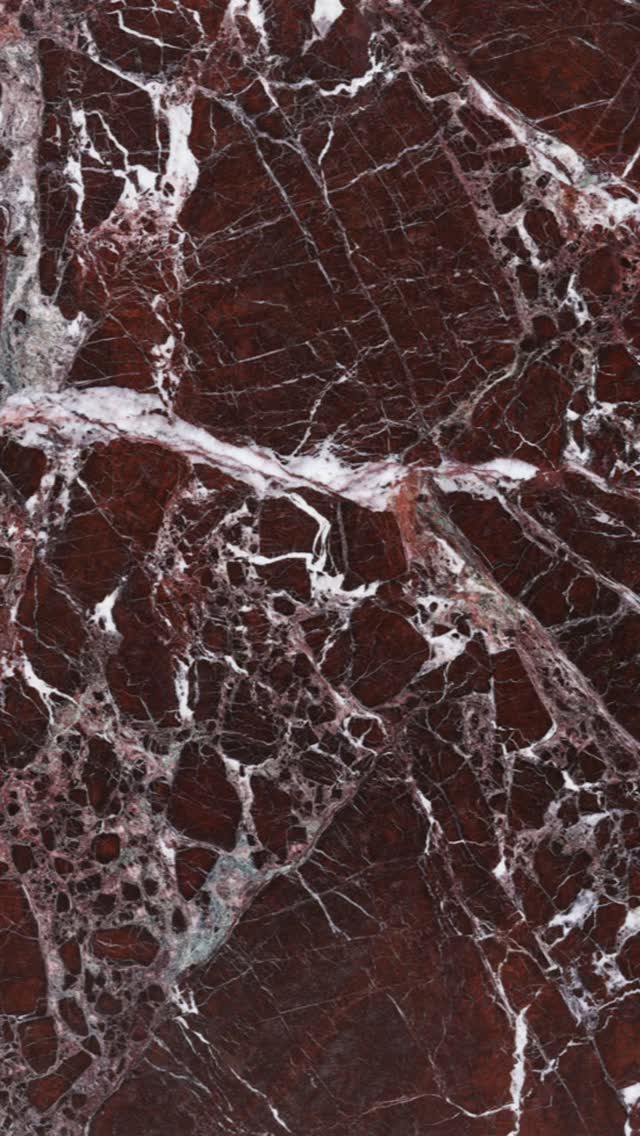 Fermez les yeux.
Écoutez la mélodie des noms.
Onyx, marbre, travertin
Nous ne choisissons pas des couleurs,
nous composons avec la matière.
Studio Gaïa.
Des combinaisons infinies,
une intention claire.