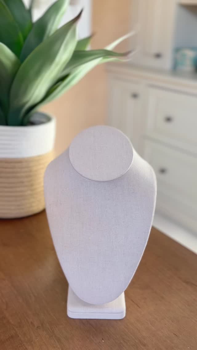 Who ever said red was the only way to romance? Pearls and gold will do the trick. ❤️🤍✨
1. 1-4-3 necklace (“I love you”) in 14k gold filled
2. Lucky necklace in freshwater pearl & 14k gold filled
3. 3mm Jane necklace in 14k gold filled
4. Grace necklace in freshwater pearl & 14k gold filled
You can find these on www.kayliedawn.com or ask your local boutique if they carry Kaylie Dawn ✨
Retail buyers: stock your shelves with our premium gold filled & gemstone jewelry via www.faire.com/direct/kayliedawn (link in bio too)