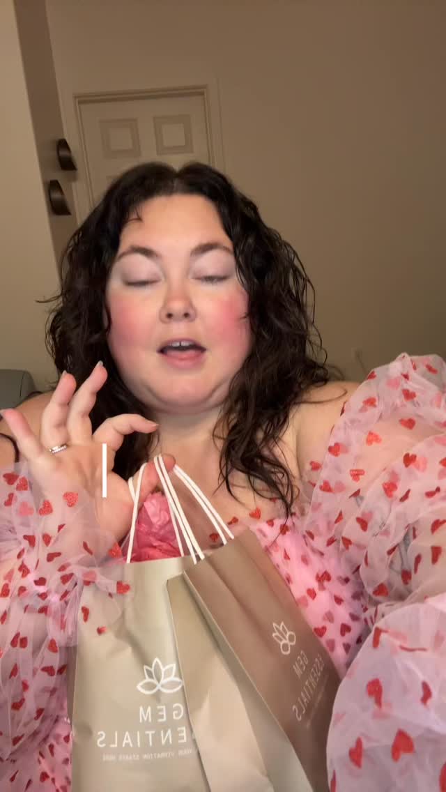 When your Bestie has a Crystal business, it makes it way more fun to go shopping! ๐ ๐๏ธ which one is your favorite?! @gemessentials_