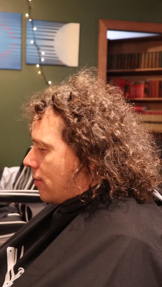 Time to book your next haircut with Barber Walter’s ✂️💈Haircut by Tim
#wellesleyma #bostonbarber #barberconnect