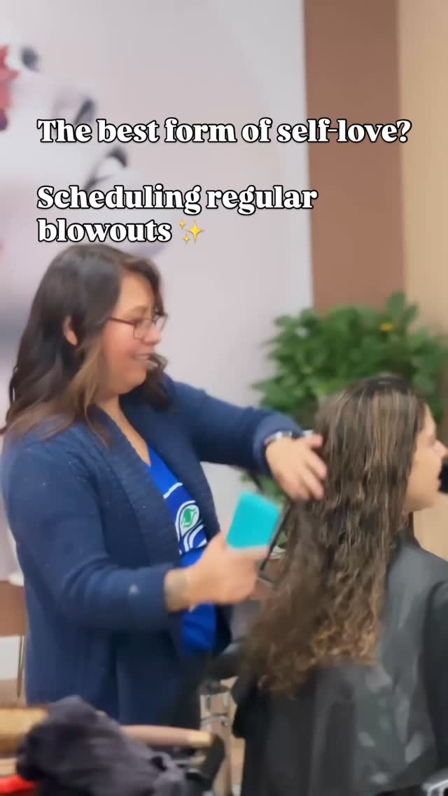 Sometimes it’s the little things that make the biggest difference in your week. ♥️ Leaving the salon with a fresh wash and style is a great place to start.✨
.
.
.
.
#artehairstudio #rentonhairstylist #bellevuewa #pnwhair #factoriamall